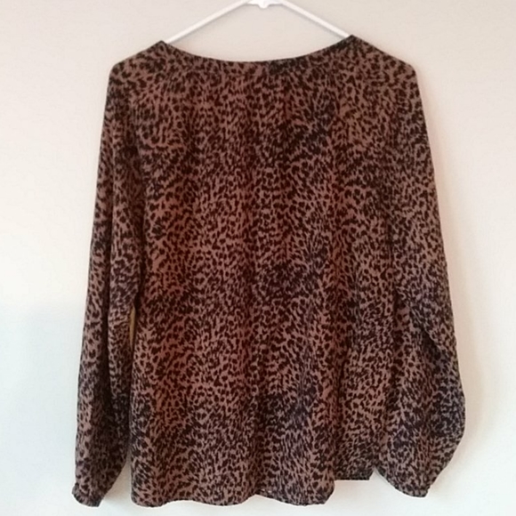 Animal Leopard Button V Neck Top Size Large - Picture 4 of 7